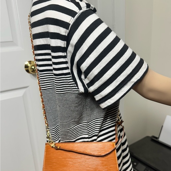 Louis Vuitton Accessory Pouch - Picture 8 of 11